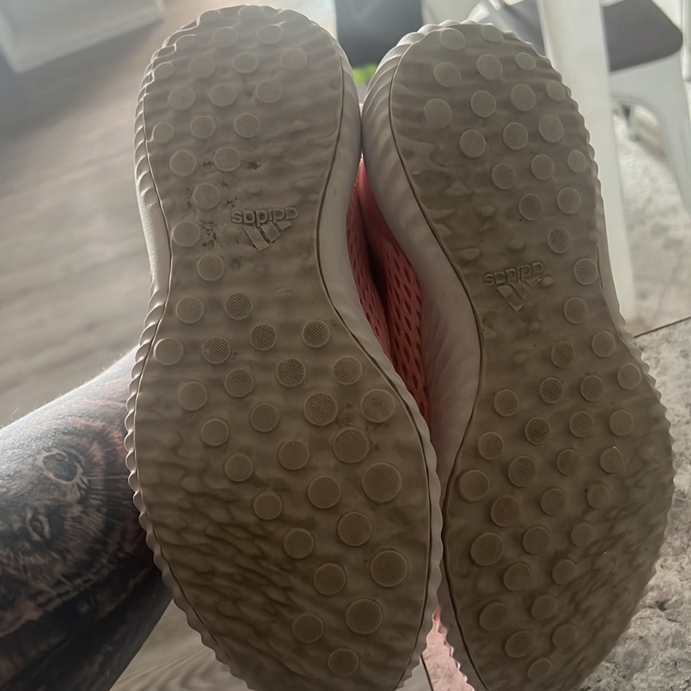 - Pink Adidas AlphaBounce running shoes - Picture 5 of 7